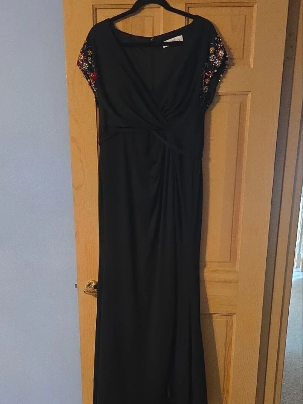 Mac Duggal Black Jersey Gown with Multicolor Embellished Cap Sleeves - Picture 4 of 9